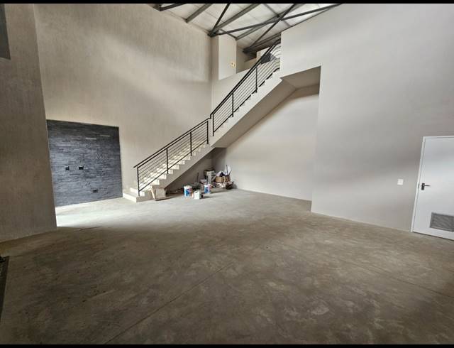 227M² WAREHOUSE FOR SALE IN MOREHILL